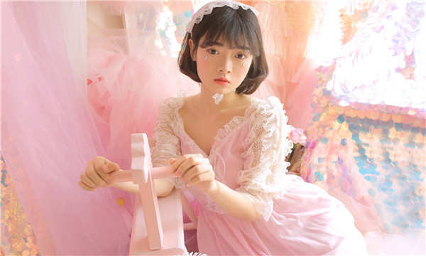 都江堰供卵试管代怀生子多少钱？这一直是很多不孕不育家庭关注的话题。在中国，不孕不育的发生率越来越高，根据《中国不孕不育现状调研报告》显示，育龄夫妇的不孕不育率从20年前的3%增长至现在的12.5%-18.2%，患者人数高达6000万以上。在这样的背景下，许多家庭通过供卵试管来实现自己的生育梦想。那么，供卵试管代怀生子的费用到底是多少呢？
